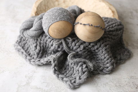 Collab: Drew bonnet, wrap, Airy layer set and/or Golden Stitch Rory bow tieback | Storm Grey | RTS