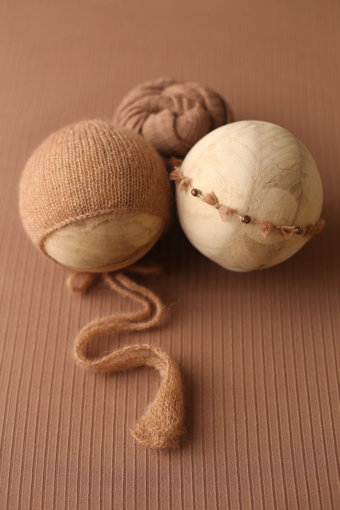 Bonnet, Golden Stitch Rory tieback, ribbed wrap and backdrop set | Warm Acorn | RTS