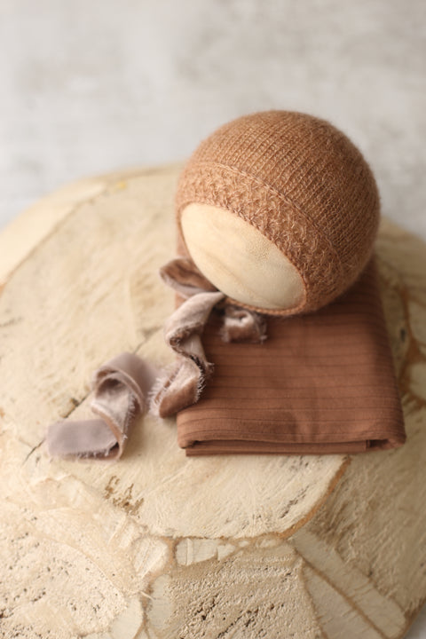 Enola bonnet and ribbed wrap set | Warm Acorn | RTS