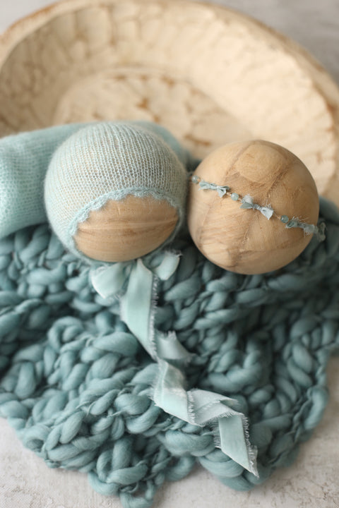 Collab: Bonnet, knit wrap, Golden Stitch Rory bow and chunky layer set | Juniper | RTS