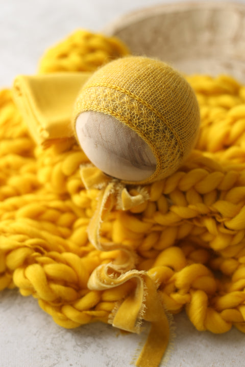 Enola bonnet, wrap and chunky layer | Cyber Yellow | RTS