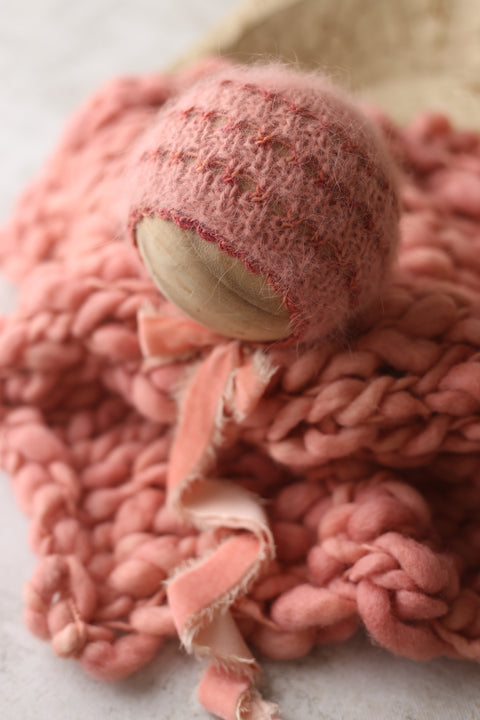 Maria bonnet and wool layer set | Dark Petal | RTS