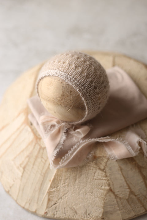 Emmie Wave bonnet and wrap | Champagne | RTS
